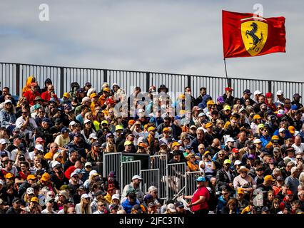 Silverstone, Regno Unito. 01st luglio 2022. SILVERSTONE - tifosi durante la sessione di prove 2nd in vista del Gran Premio di Gran Bretagna F1 a Silverstone il 1 luglio 2022 a Silverstone, Inghilterra. REMKO DE WAAL Credit: ANP/Alamy Live News Foto Stock