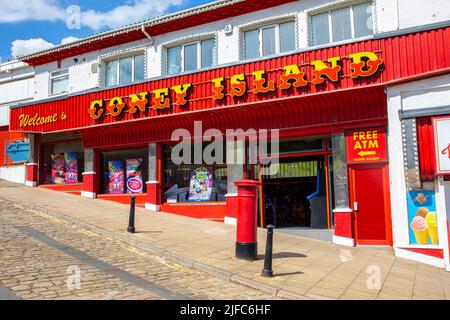 Scarborough, Regno Unito - Giugno 8th 2022: Coney Island Amusement Arcade nella città balneare di Scarborough, nel North Yorkshire, Regno Unito. Foto Stock