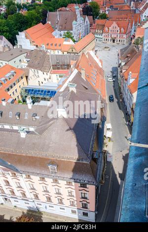 Vista dal campanile di San Martino sulla storica città vecchia di Memmingen nella regione del Allgäu inferiore, Swabia, Baviera, Germania. Foto Stock