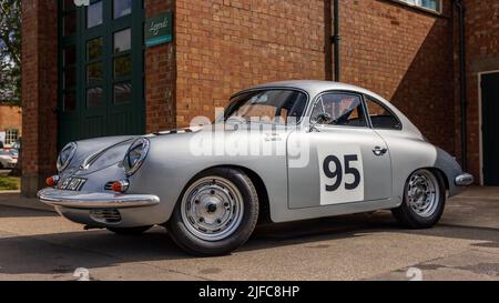 1961 Porsche 356B Carrera GT ‘95 HOT’ in mostra allo Scramble di giugno che si tiene presso il Bicester Heritage Centre il 19th giugno 2022 Foto Stock