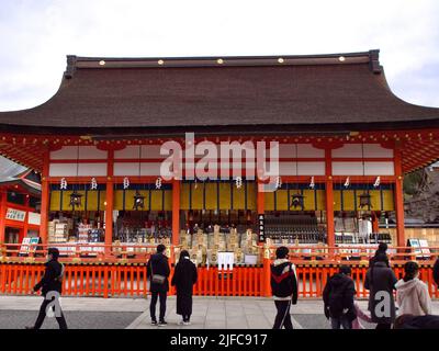 Primo piano del tempio Fushimi della dea Inari in Cina Kyoto Foto Stock