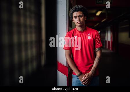 Nottingham, Regno Unito. 30th giugno 2022. Brennan Johnson firma una nuova proroga quadriennale del contratto presso la Nottingham Forest a Nottingham, Regno Unito, il 6/30/2022. (Foto di Ritchie Sumpter/News Images/Sipa USA) Credit: Sipa USA/Alamy Live News Foto Stock