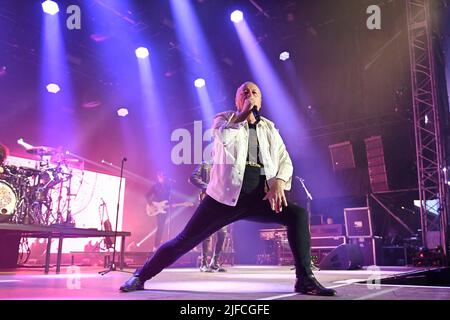 Monaco di Baviera, Germania. 01st luglio 2022. Jim KERR. Simple Minds in concerto al Tollwood Summer Festival 2022 il 1st luglio 2022. Live, concerto, palcoscenico, credito: dpa/Alamy Live News Foto Stock
