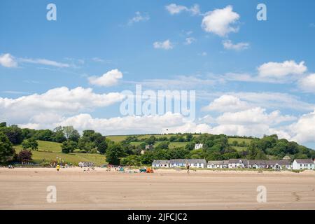 Vista generale di Llansteffan in Carmartheshire, Galles, in una giornata di sole in estate. Foto Stock