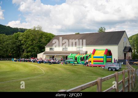 Un partito giubilare del villaggio tenuto nella sala del villaggio a Bronwydd vicino a Carmarthen in Galles. Foto Stock