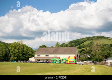 Un partito giubilare del villaggio tenuto nella sala del villaggio a Bronwydd vicino a Carmarthen in Galles. Foto Stock