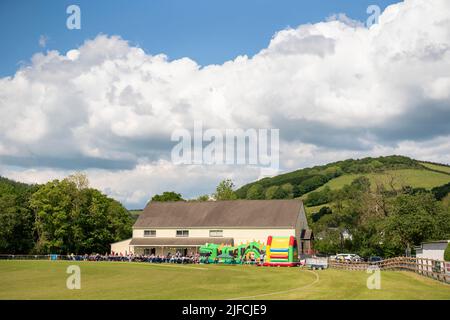 Un partito giubilare del villaggio tenuto nella sala del villaggio a Bronwydd vicino a Carmarthen in Galles. Foto Stock