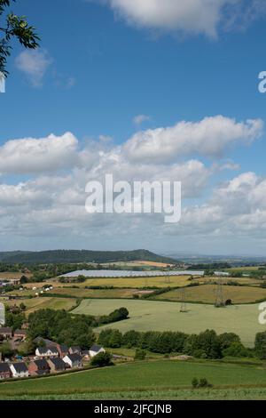 Vista generale sui campi rurali di Herefordshire vicino al villaggio di Lea in una giornata estiva soleggiata. Foto Stock