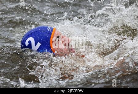 Linköping, Svezia. 1st, luglio 2022. La settimana del campionato svedese (in svedese: SM-Veckan) durante il venerdì a Linköping, Svezia. Nella foto: Polo d'acqua in spiaggia nel canale di Kinda. Credit: Jeppe Gustafsson/Alamy Live News Foto Stock