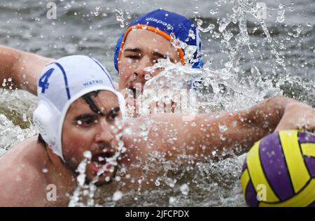 Linköping, Svezia. 1st, luglio 2022. La settimana del campionato svedese (in svedese: SM-Veckan) durante il venerdì a Linköping, Svezia. Nella foto: Polo d'acqua in spiaggia nel canale di Kinda. Credit: Jeppe Gustafsson/Alamy Live News Foto Stock