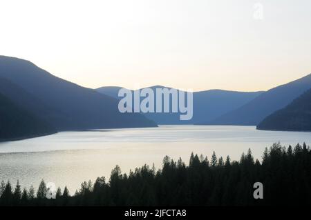 Lago Koocanusa e Purcell Mountains in Montana, USA Foto Stock