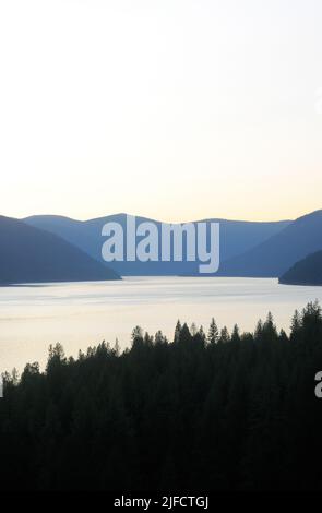 Lago Koocanusa e Purcell Mountains in Montana, USA Foto Stock