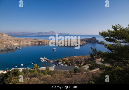 Vista generale della baia a Lindos, Rodi, Grecia. Foto Stock