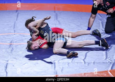 Roma, Italia. 01st luglio 2022. Mihaela Samoil (MDA) vs Amory Olivia Andrich (GER) WW 53kg durante i Campionati europei 2022 U20, Wrestling a Roma, Italia, luglio 01 2022 Credit: Independent Photo Agency/Alamy Live News Foto Stock