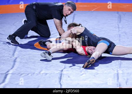 PalaPellicone, Roma, Italia, 01 luglio 2022, Mihaela Samoil (MDA) vs Amory Olivia Andrich (GER) WW 53kg nel corso dei campionati europei 2022 U20 - Wres Foto Stock