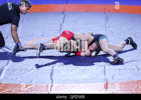 PalaPellicone, Roma, Italia, 01 luglio 2022, Mihaela Samoil (MDA) vs Amory Olivia Andrich (GER) WW 53kg nel corso dei campionati europei 2022 U20 - Wres Foto Stock