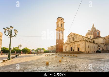 Cattedrale di Torino con un campanile storico e sede della famosa Sacra Sindone Foto Stock
