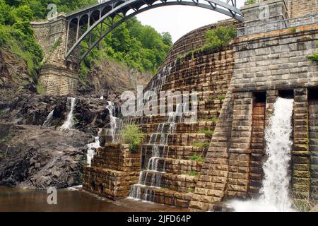 La New Croton Dam, costruita nel 1892-1906, fa parte del sistema di approvvigionamento idrico di New York City, Croton-on-Hudson, NY, USA Foto Stock