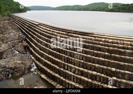 Serbatoio di New Croton Dam, costruito nel 1892-1906, parti del sistema di approvvigionamento idrico di New York City, Croton-on-Hudson, NY, USA Foto Stock