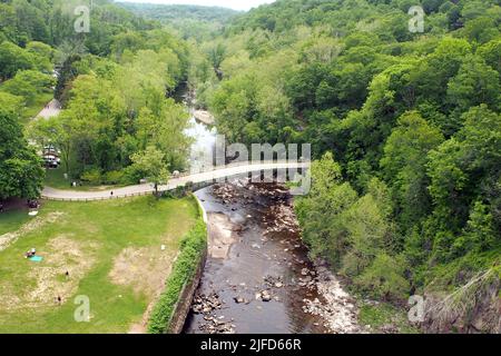 Valle del fiume Croton a valle della diga di New Croton, Croton-on-Hudson, NY, USA Foto Stock