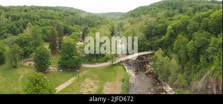 Valle del fiume Croton a valle della diga di New Croton, vista panoramica, Croton-on-Hudson, NY, USA Foto Stock