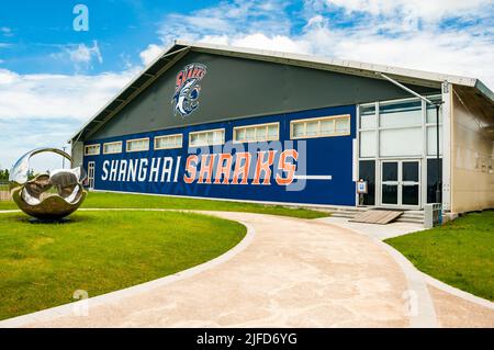 L'edificio del campo di addestramento degli squali di Shanghai presso il Sanjiagang Greenland International Resort, Pudong, Shanghai, Cina. Foto Stock