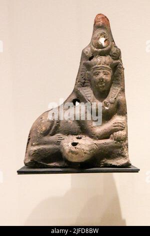 MUCEM Marseille : Pharaons Super Stars : lampada ad olio a forma di Sfinge - 1st/4th Century AC - Terracotta Foto Stock