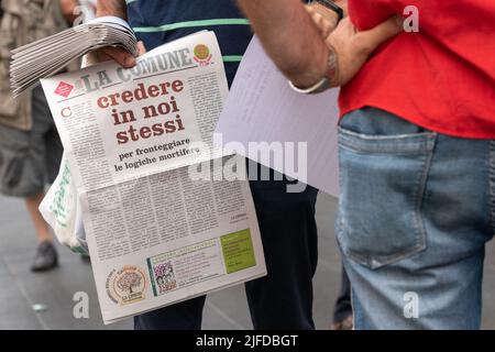 Napoli, Italia. 01st luglio 2022. Sit-in a Napoli contro il massacro di migranti a Melilla. La seduta si è svolta a Largo Enrico Berlinguer, Napoli. Credit: Independent Photo Agency/Alamy Live News Foto Stock