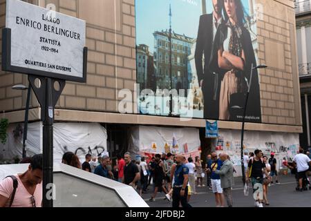 Napoli, Italia. 01st luglio 2022. Sit-in a Napoli contro il massacro di migranti a Melilla. La seduta si è svolta a Largo Enrico Berlinguer, Napoli. Credit: Independent Photo Agency/Alamy Live News Foto Stock