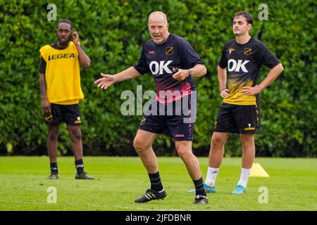 ZUNDERT, PAESI BASSI - GIUGNO 27: Allenatore Robert Molenaar di NAC Breda durante la prima stagione di addestramento 2022/2023 di NAC Breda al Midglas Trainingscentrum il 27 giugno 2022 a Zundert, Paesi Bassi. (Foto di Joris Verwijst/Orange Pictures) Foto Stock