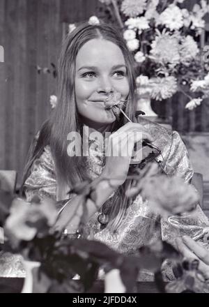 MAMAMASA E IL GRUPPO PAPAS US ro k con Michelle Phillips nell'ottobre 1967. Foto: Tony Gale Foto Stock