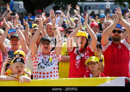 Danimarca. 02nd luglio 2022. L'immagine mostra l'inizio della seconda tappa della gara ciclistica del Tour de France, una gara di 202,2 km tra Roskilde e Nyborg, Danimarca, sabato 02 luglio 2022. Il Tour de France di quest'anno si svolge dal 01 al 24 luglio 2022 e inizia con tre tappe in Danimarca. FOTO DI BELGA DAVID STOCKMAN Credit: Belga News Agency/Alamy Live News Foto Stock