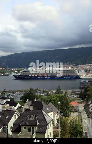 Mein Schiff 4, in visita Bergen, Norvegia Foto Stock