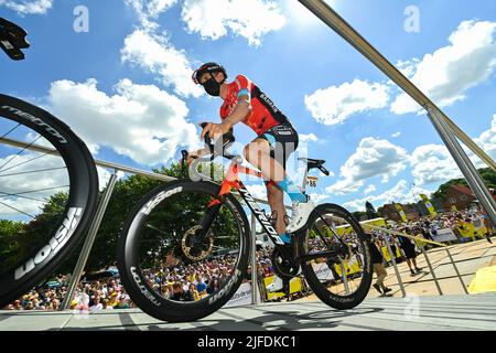Danimarca. 02nd luglio 2022. Il belga Dylan Teuns del Bahrain vittorioso raffigurato all'inizio della seconda tappa della gara ciclistica Tour de France, una gara di 202,2 km tra Roskilde e Nyborg, Danimarca, sabato 02 luglio 2022. Il Tour de France di quest'anno si svolge dal 01 al 24 luglio 2022 e inizia con tre tappe in Danimarca. FOTO DI BELGA DAVID STOCKMAN Credit: Belga News Agency/Alamy Live News Foto Stock