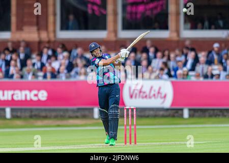 Londra, Regno Unito. 01th Lug 2022. Chris Green di Middlesex si schiaccia durante il T20 Vitality Blast - Middlesex vs Somerset al Lord's Cricket Ground venerdì 01 luglio 2022 a LONDRA, INGHILTERRA. Credit: Taka G Wu/Alamy Live News Foto Stock