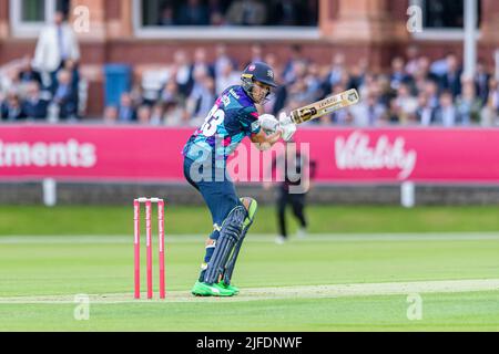 Londra, Regno Unito. 01th Lug 2022. Chris Green di Middlesex si schiaccia durante il T20 Vitality Blast - Middlesex vs Somerset al Lord's Cricket Ground venerdì 01 luglio 2022 a LONDRA, INGHILTERRA. Credit: Taka G Wu/Alamy Live News Foto Stock