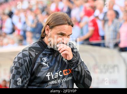 Allenatore Daniel FARKE (MG) gesto, gesto, partita di prova di calcio Rot-Weiss Essen (e) - Borussia Monchengladbach (MG) 2: 4, il 1st luglio 2022 ad Essen/Germania. Â Credit: dpa Picture Alliance/Alamy Live News Foto Stock