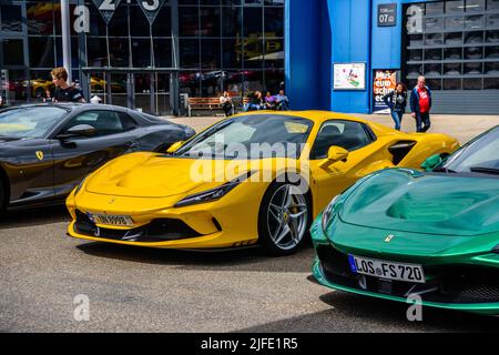 SINSHEIM, GERMANIA - mai 2022: Ferrari gialla F8 tipo F142MFL. Foto Stock