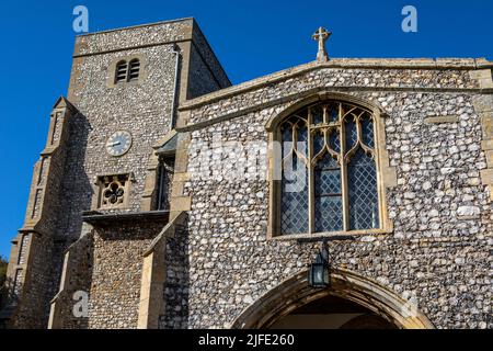 Chiesa di tutti i Santi nel grazioso villaggio di Thornham a Norfolk, Regno Unito. Foto Stock