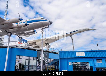 SINSHEIM, GERMANIA - mai 2022: Linea aerea supersonica bianca Concorde F-BVFB 1969 e Caccia Percival P. 66 Pembroke Foto Stock