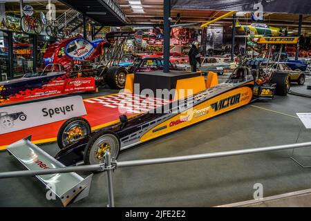 SINSHEIM, GERMANIA - mai 2022: Dragster carburante nero giallo Victor 2001 Foto Stock