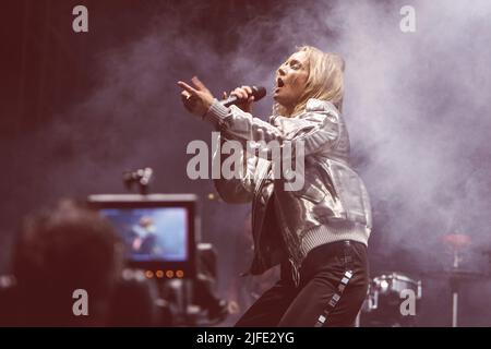 Stoccolma, Svezia. 08th Set 2017. Ebba Tove Elsa Nilsson meglio conosciuta come Tove lo suona sul palco al Popaganda Festival di Stoccolma, Svezia. (Foto di Valeria Magri/SOPA Images/Sipa USA) Credit: Sipa USA/Alamy Live News Foto Stock