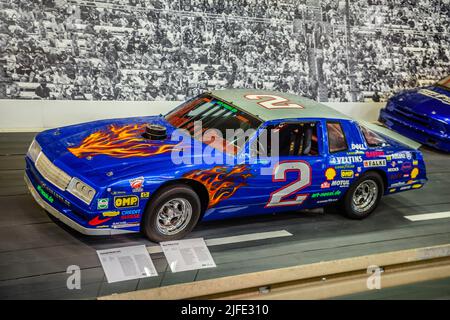 SINSHEIM, GERMANIA - mai 2022: Auto da corsa Blue NASCAR Chevrolet Monte Carlo 1984 500ps Foto Stock