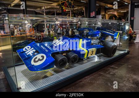 SINSHEIM, GERMANIA - mai 2022: Blue Tyrrell P34 progetto 34 sei ruote Formula uno F1 auto da corsa 1978 Foto Stock