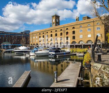 Londra, Regno Unito - Marzo 17th 2022: Una veduta della magnifica Ivory House sui St. Katherine Docks a Londra, Regno Unito. Foto Stock