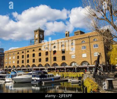 Londra, Regno Unito - Marzo 17th 2022: Una veduta della magnifica Ivory House sui St. Katherine Docks a Londra, Regno Unito. Foto Stock