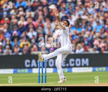 Birmingham, Regno Unito. 02nd luglio 2022. Jasprit Bumrah of India consegna la palla Credit: News immagini LTD/Alamy Live News Foto Stock