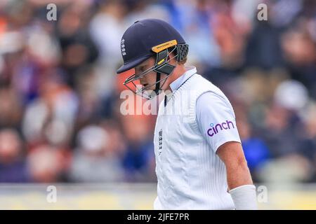 Birmingham, Regno Unito. 02nd luglio 2022. Un ollie Pope d'Inghilterra abbattuto lascia il campo dopo che Shreyas Iyer d'India lo incula a Birmingham, Regno Unito il 7/2/2022. (Foto di Mark Cosgrove/News Images/Sipa USA) Credit: Sipa USA/Alamy Live News Foto Stock