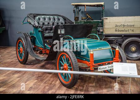 SINSHEIM, GERMANIA - mai 2022: Green Columbia Electric car 1904 3PS Foto Stock