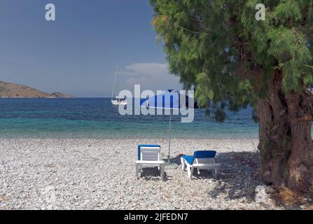 Spiaggia, villaggio di Livadia, isola di Tilos, Dodecaneso, Grecia Foto Stock